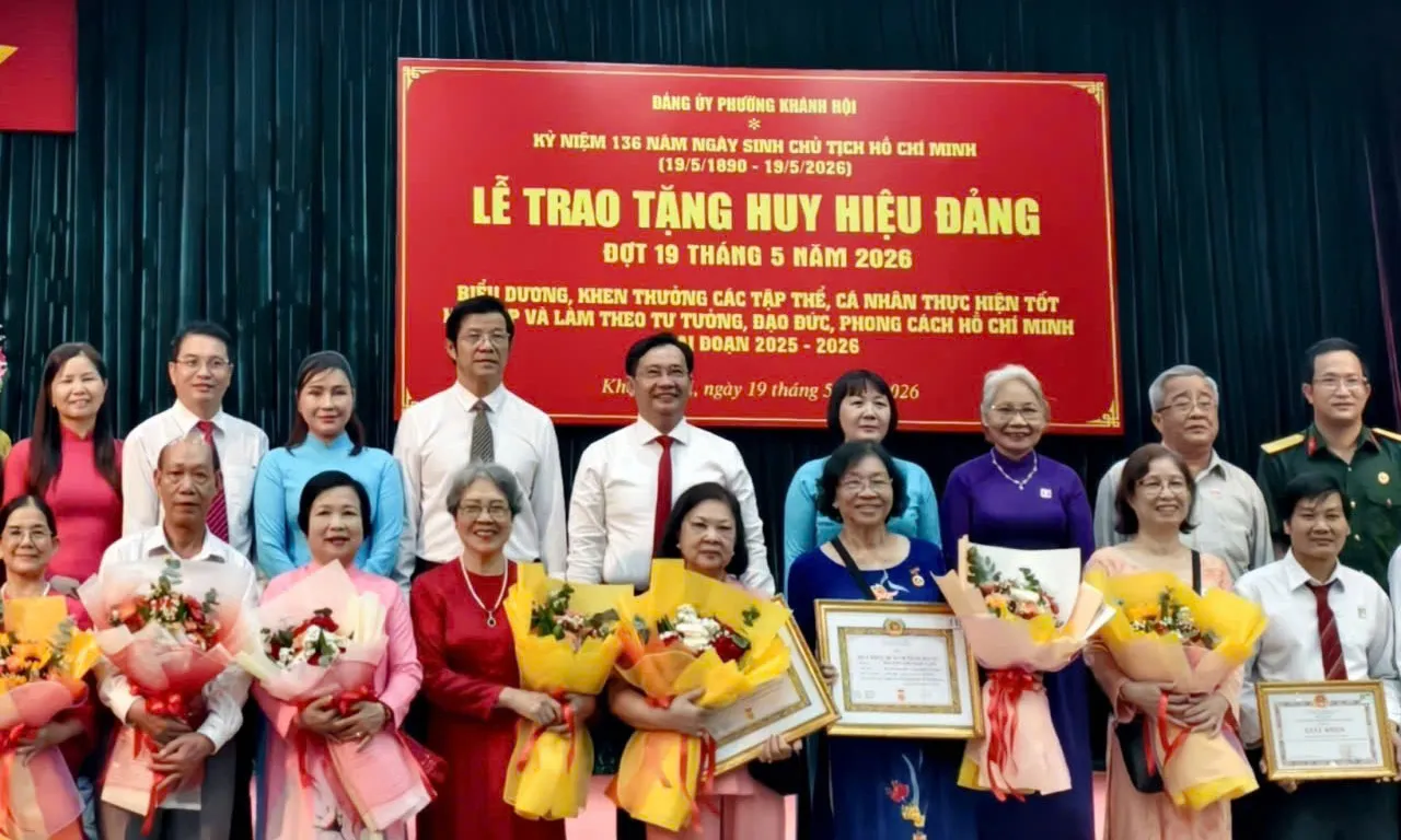 Học tập Bác bằng những việc làm giản đơn