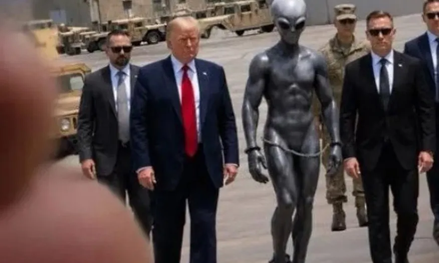 Ông Trump tung ảnh gây sốc về “người ngoài hành tinh”, dân mạng tranh cãi