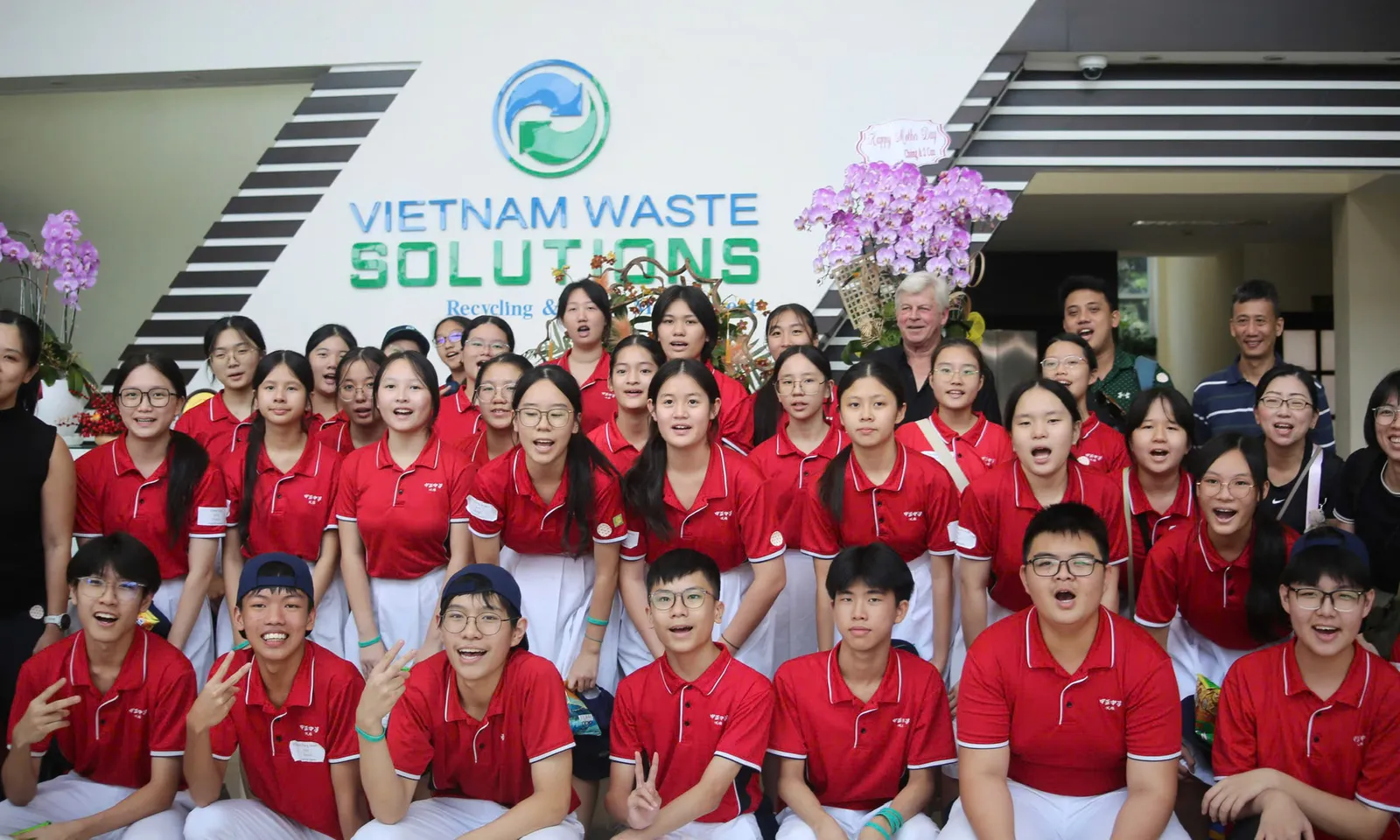 VWS đón đoàn học sinh Singapore tham quan thực tế