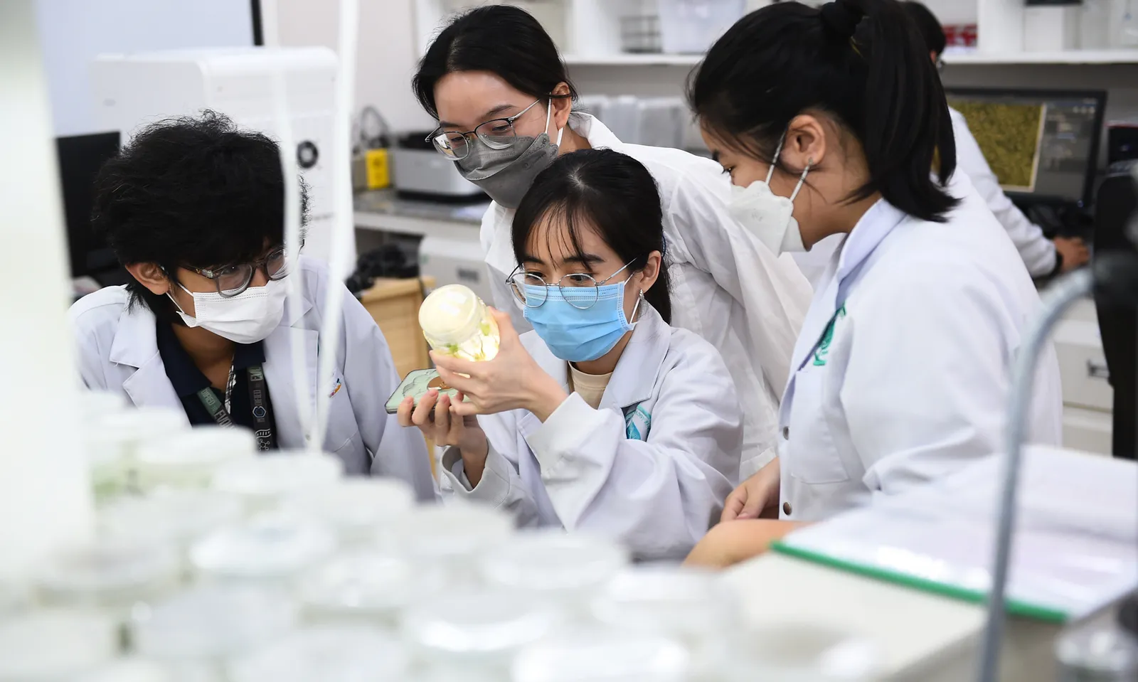 Nghịch lý nghiên cứu đại học: Tri thức nhiều, tài sản ít