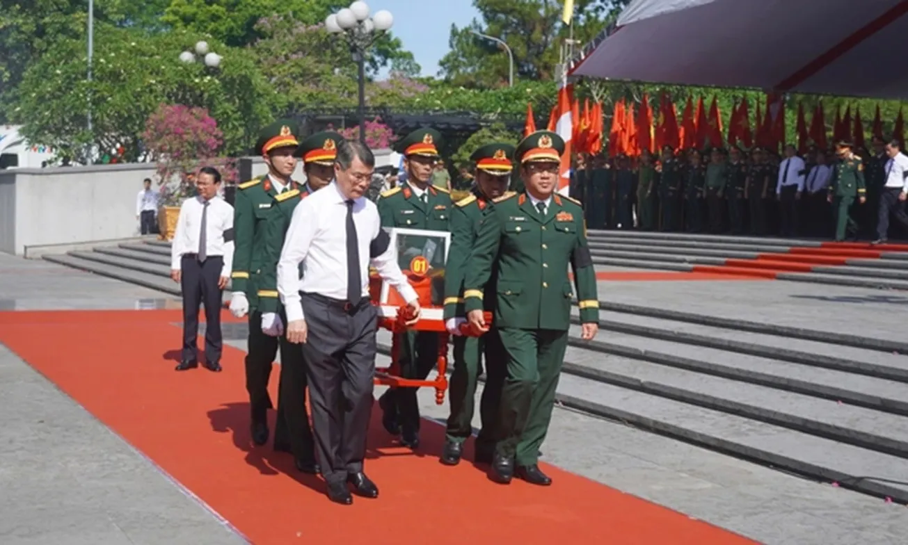 Thủ tướng Chính phủ Lê Minh Hưng dự lễ truy điệu, an táng 28 hài cốt liệt sĩ tại Quảng Trị