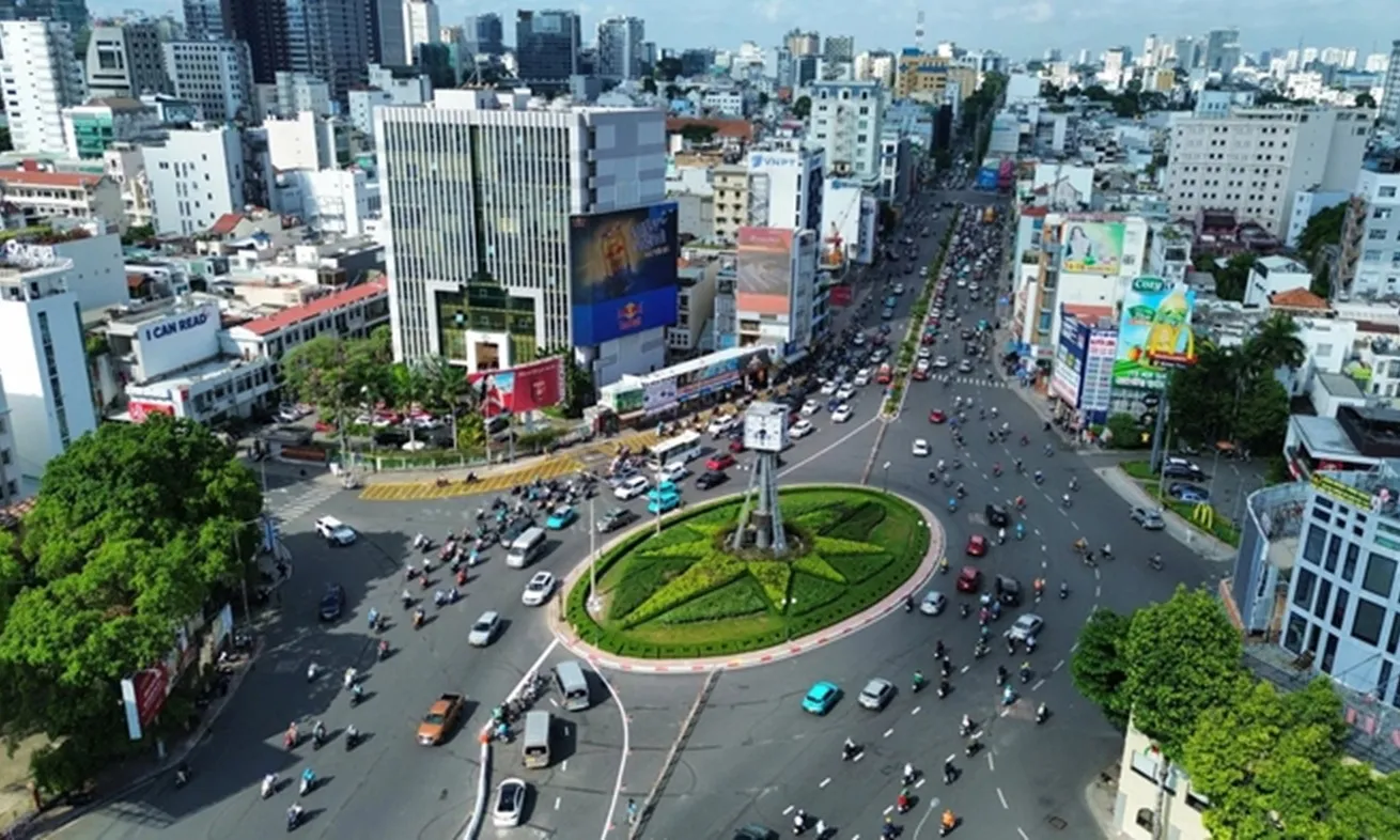 Vòng xoay Nguyễn Bỉnh Khiêm - Điện Biên Phủ thông thoáng trong ngày đầu phân luồng mới