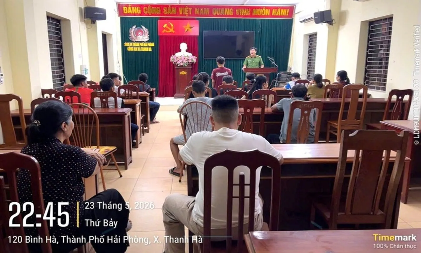 Hải Phòng xử lý nhóm học sinh THCS chạy xe đạp bốc đầu, buông hai tay trên đường – Hình 2