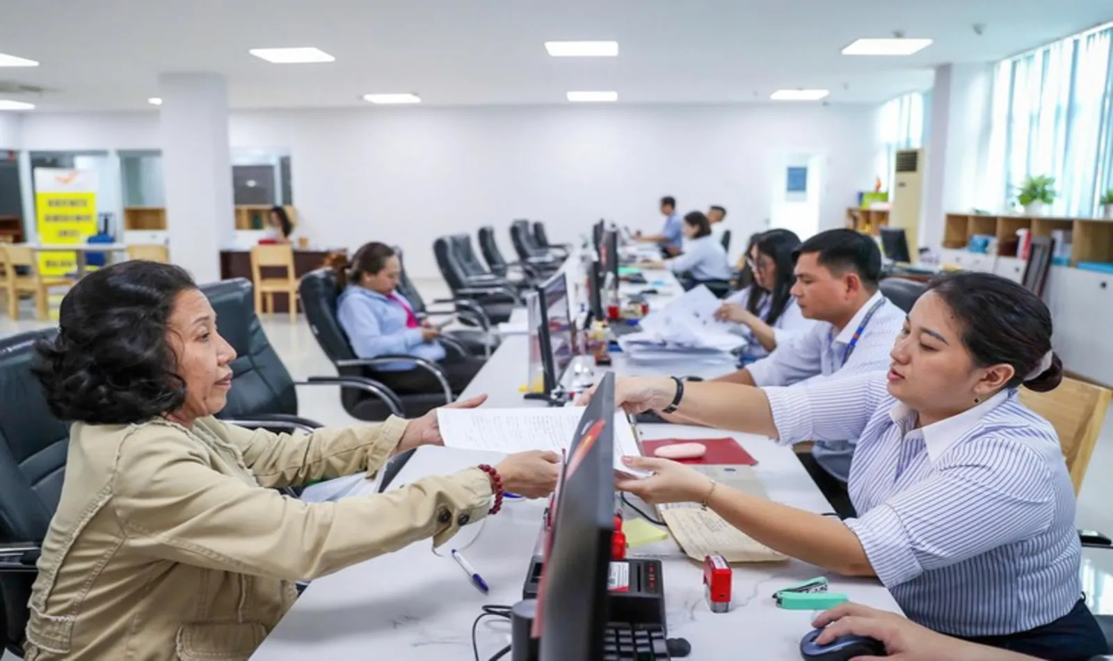 Người hoạt động không chuyên trách đã nhận chế độ vẫn được thi công chức – Hình 1
