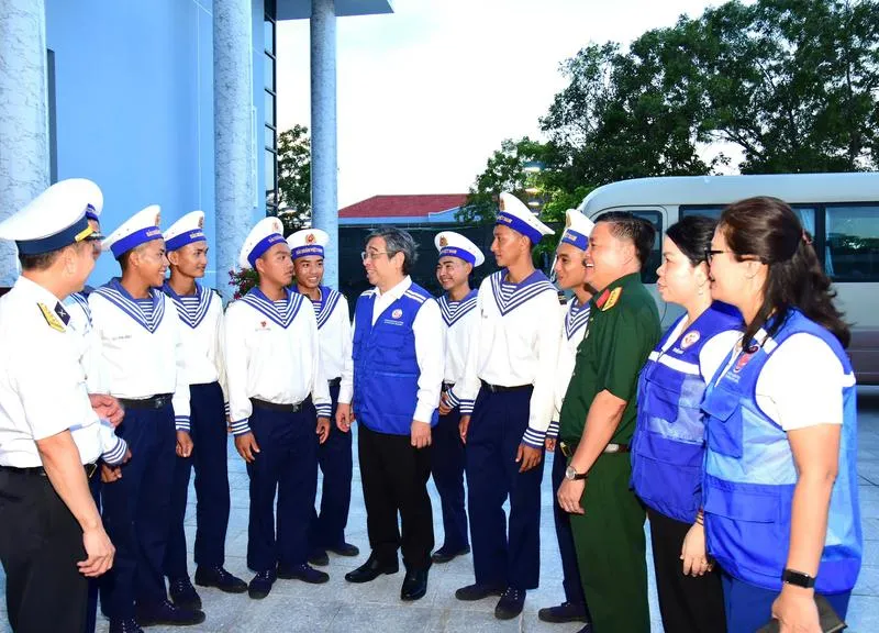 Phó Bí thư Thành ủy Nguyễn Phước Lộc thăm, động viên hơn 1.600 chiến sĩ mới