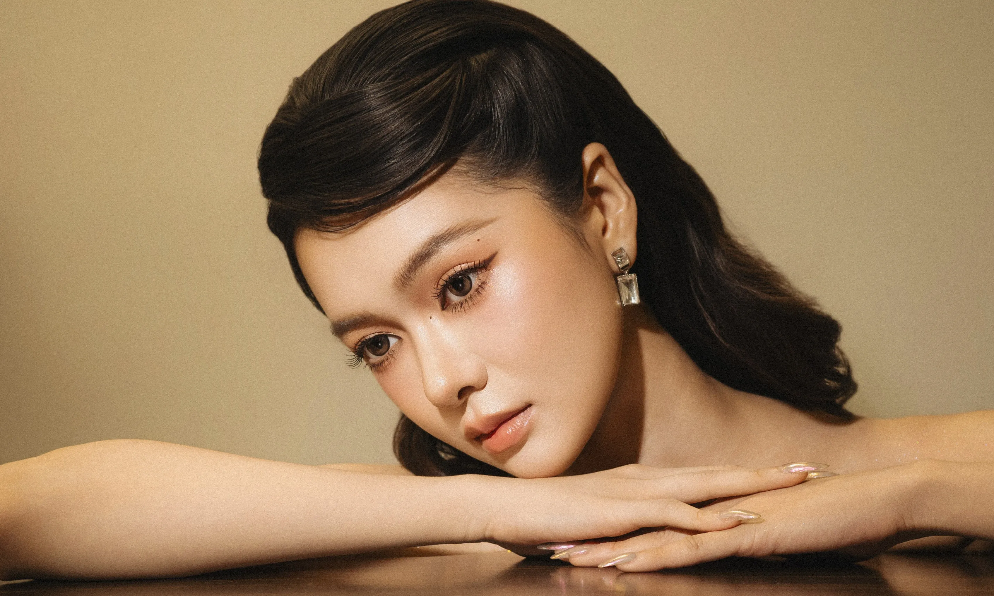 Gương mặt mới Yên Đan ra mắt điện ảnh với phim Ốc mượn hồn cùng Quốc Trường và Hoa hậu Tiểu Vy