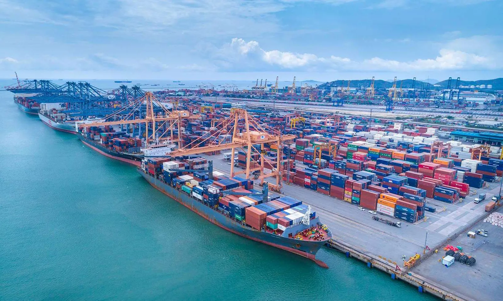 Thâm hụt thương mại của Thái Lan tăng mạnh