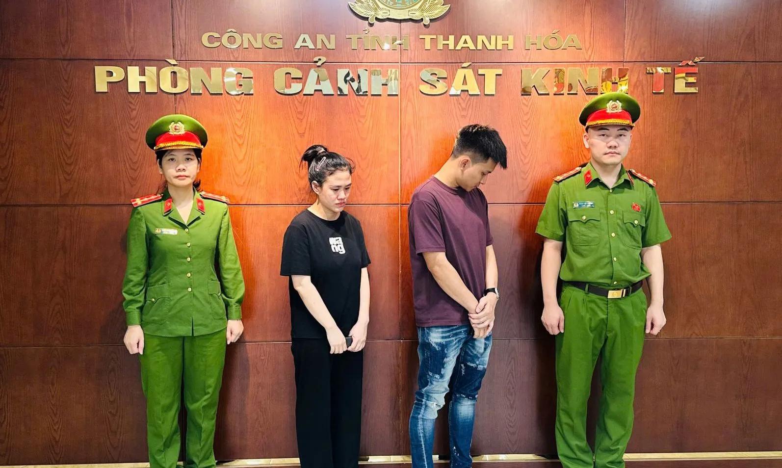Khởi tố 2 chủ cơ sở bán hàng giả, thu giữ trên 4000 sản phẩm