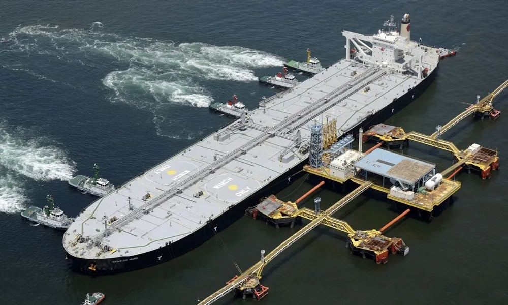 Iran cho phép một số tàu đi qua eo biển Hormuz