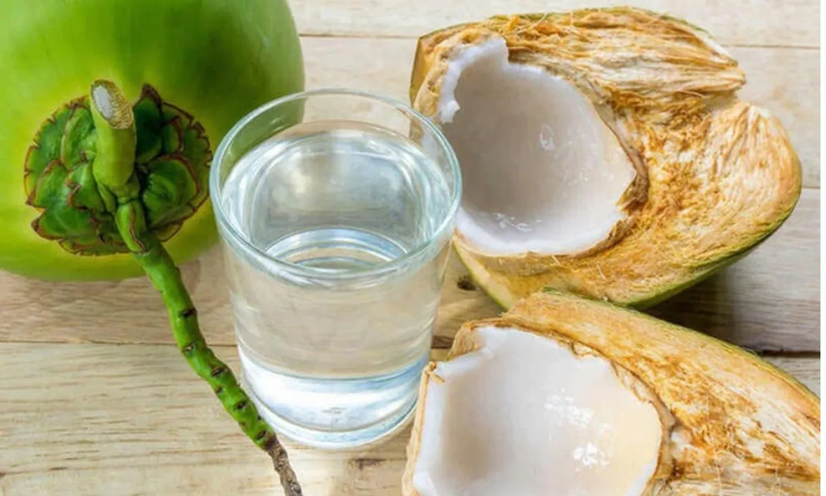 Lạm dụng nước dừa ngày nắng nóng: Nguy cơ quá tải thận, rối loạn nhịp tim