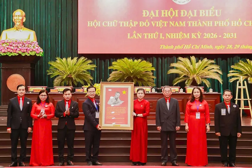 hoi chu thap do VN trao qua den Dai hoi