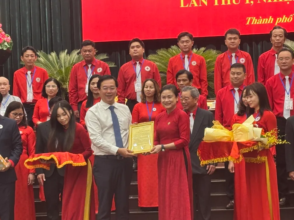 Le Quoc Phong lam Chu tich danh du Hoi CTD VN TPHCM