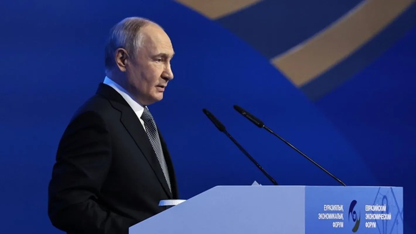 Tổng thống Nga Vladimir Putin phát biểu tại Diễn đàn Kinh tế Á - Âu ở Astana, Kazakhstan - Ảnh Điện Kremlin