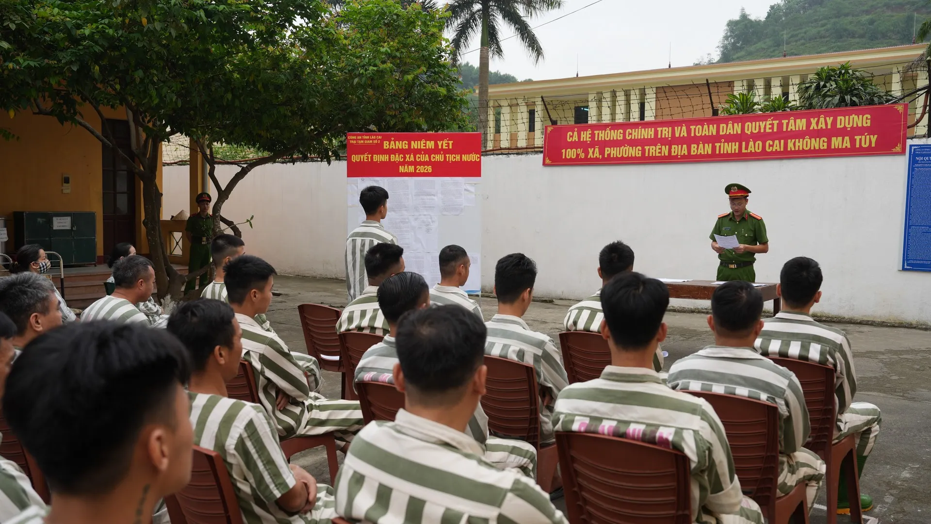 Trại tạm giam số 2 Công an tỉnh Lào Cai công bố quyết định đặc xá của Chủ tịch nước năm 2026