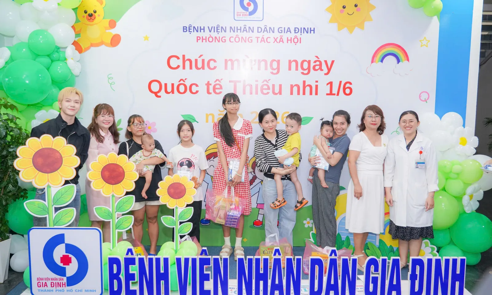 Bệnh viện Nhân dân Gia Định mang Ngày hội tuổi thơ đến với các bệnh nhi 