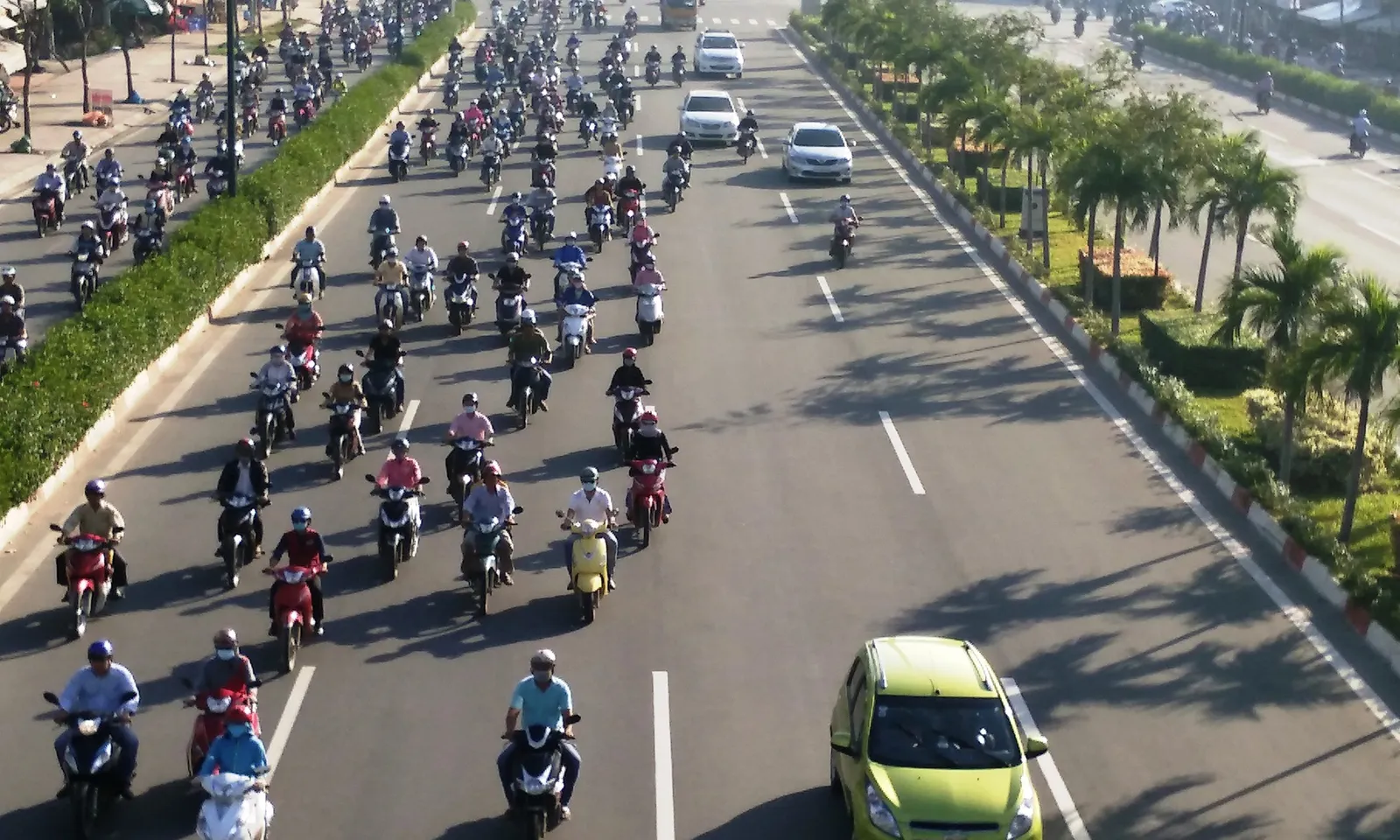 Đề xuất lộ trình thay thế xe xăng bằng xe điện tại TPHCM