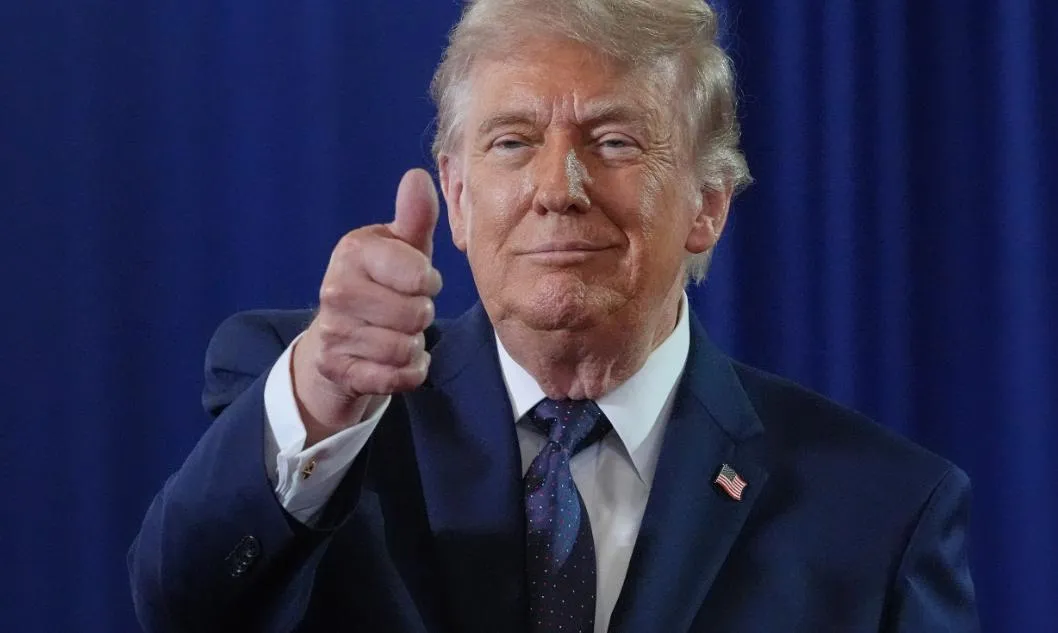 Ông Trump đáp trả New York Times vụ 10.000 luật sư nghỉ việc