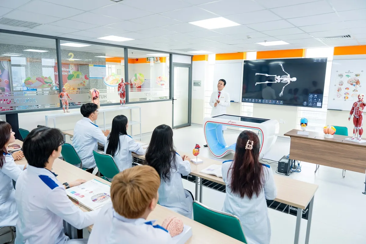 Kết hợp công nghệ và y học trong đào tạo nhân lực y tế thế hệ mới