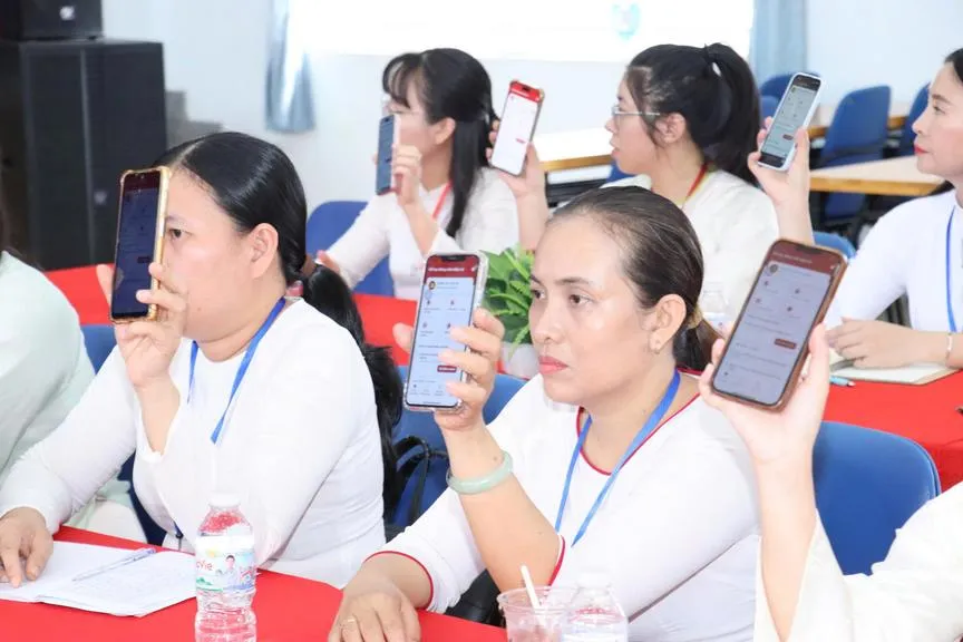 Ứng dụng “Sổ tay đảng viên điện tử” trong tình hình mới