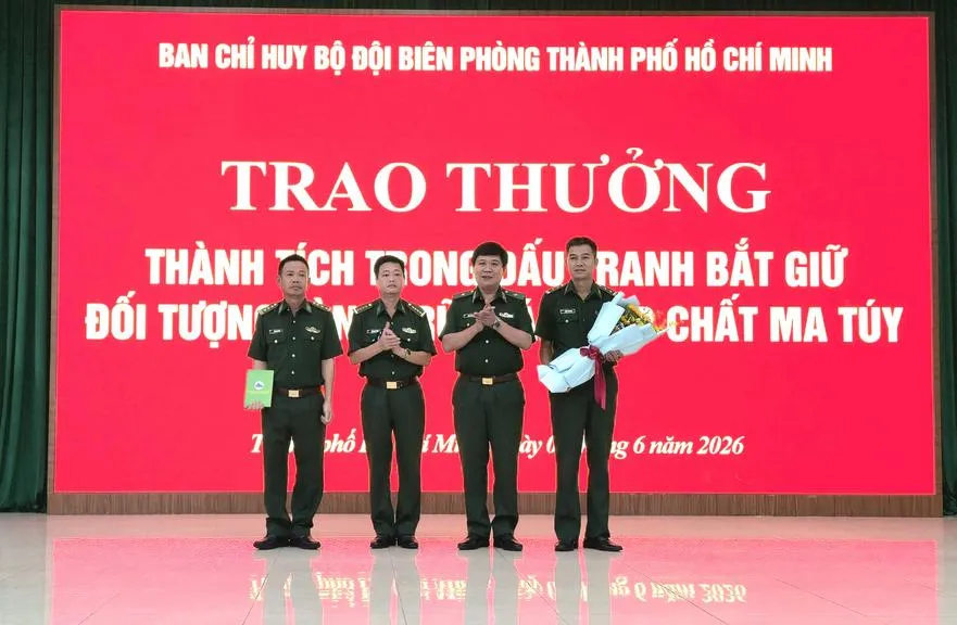 Bộ đội Biên phòng TPHCM trao thưởng thành tích phá án ma túy