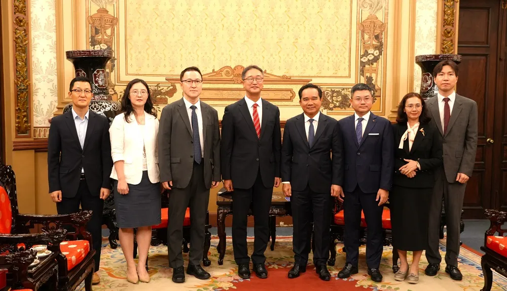 Các đại biểu hụp hình lưu niệm