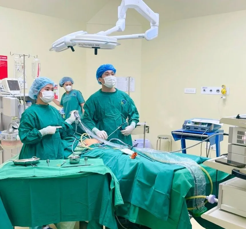 HÌNH EKIP PHẪU THUẬT1