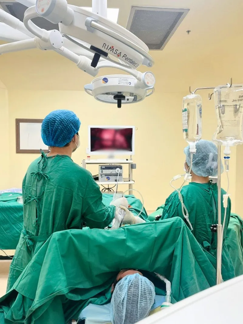 HÌNH EKIP PHẪU THUẬT2