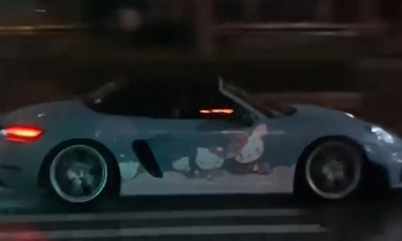 TPHCM: Porsche “drift” giữa khu đô thị