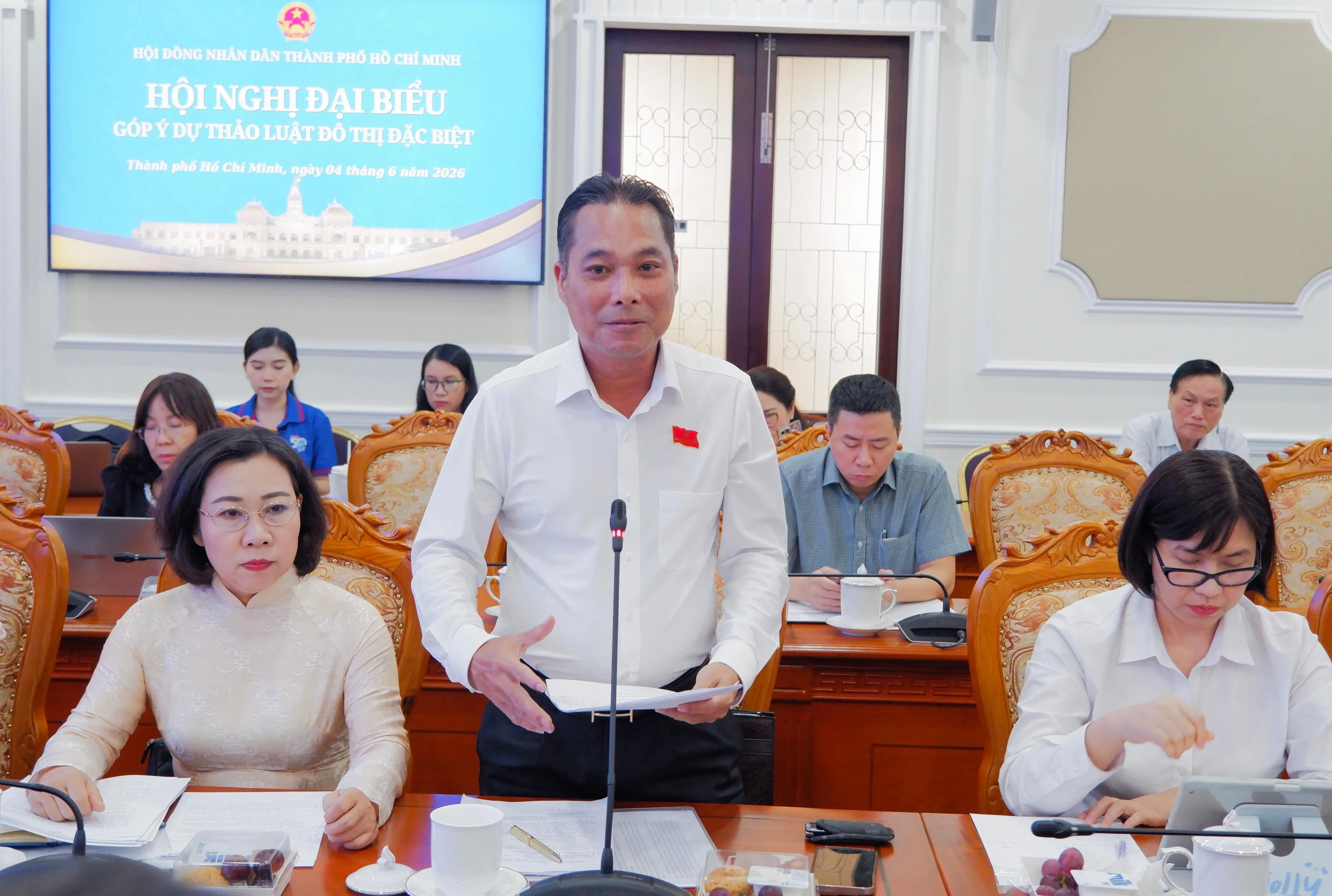Đại biểu Nguyễn Ngọc Hải đóng góp