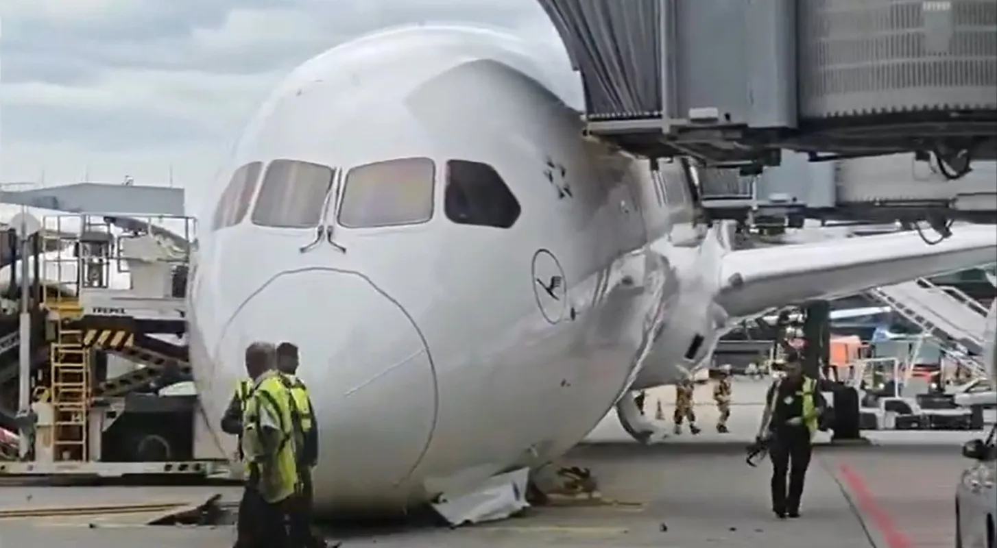 Máy bay Boeing 787 của Lufthansa
