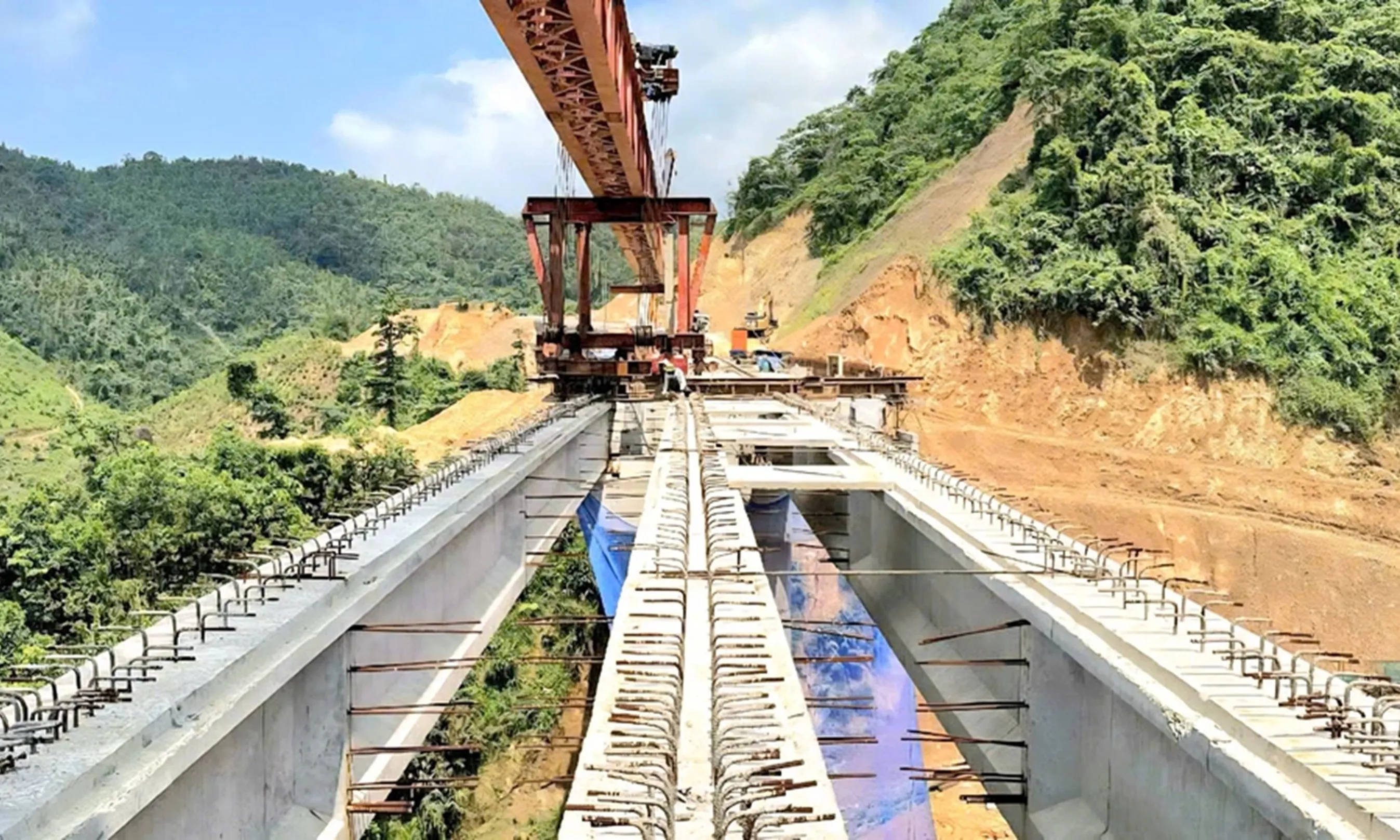 Bộ Xây dựng yêu cầu đẩy nhanh tiến độ dự án đường Hồ Chí Minh qua Tuyên Quang
