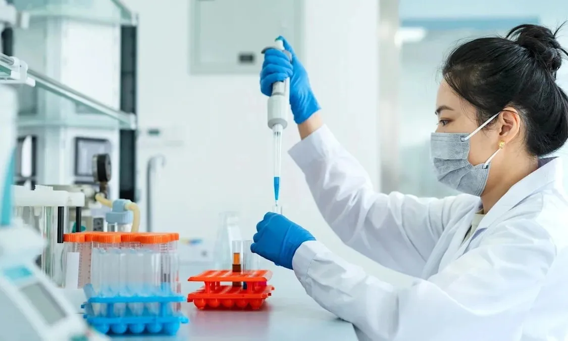 AI tiến vào y học: Vaccine đầu tiên do máy tính thiết kế bắt đầu thử nghiệm trên người