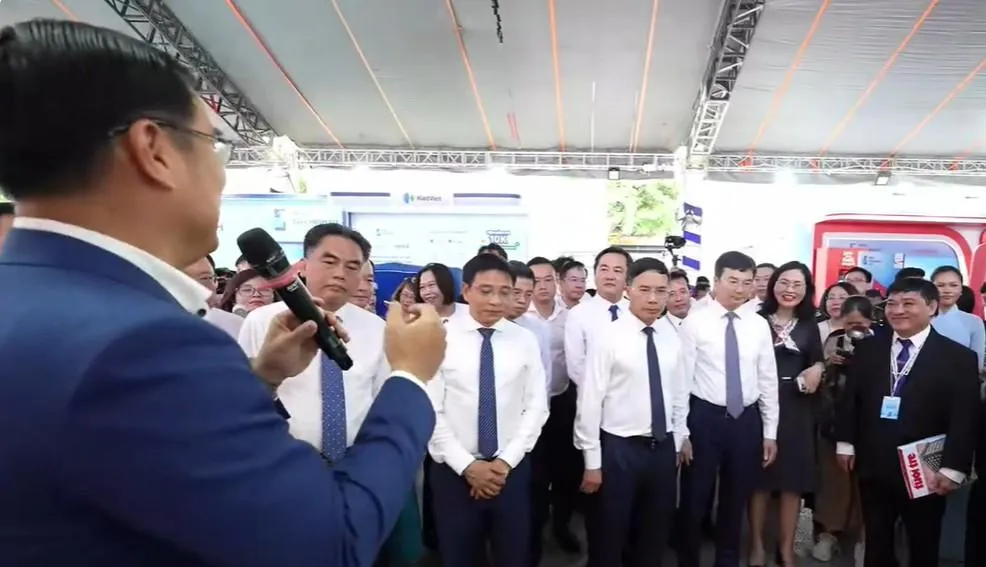 Từ thanh toán không tiền mặt đến tài chính số