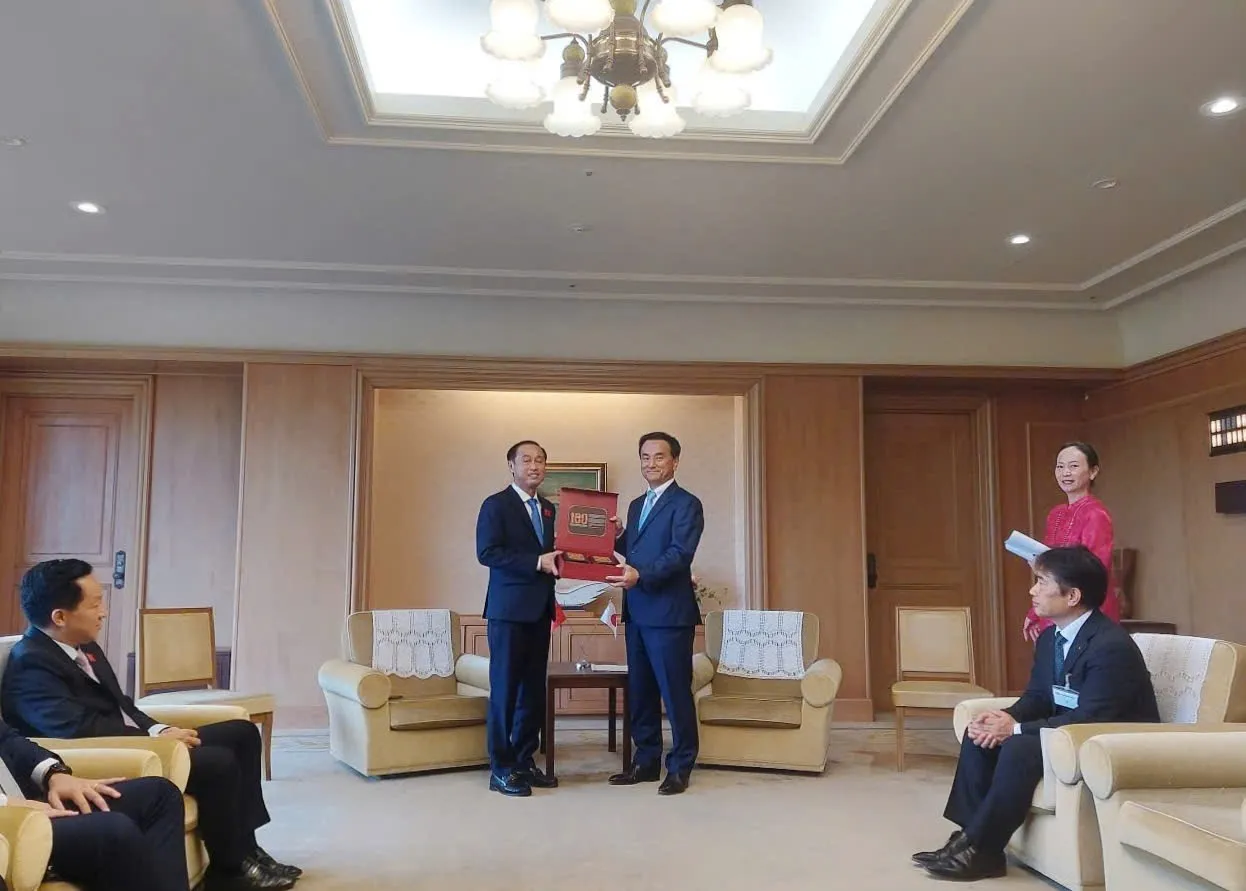 PCT HĐND TP Huỳnh Thanh Nhân làm việc với Thống đốc tỉnh Yamaguchi Muraoka Tsugumasa