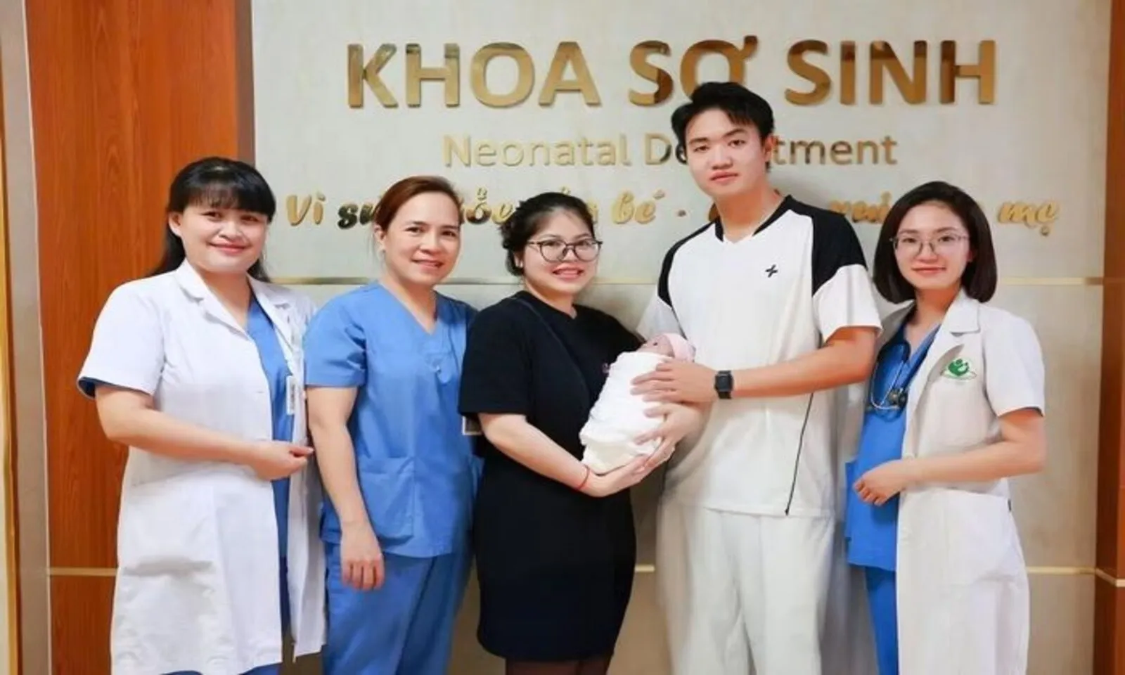 Bệnh viện cứu sống bé gái sinh non 29 tuần nặng 700g từ mẹ bị tiền sản giật nặng