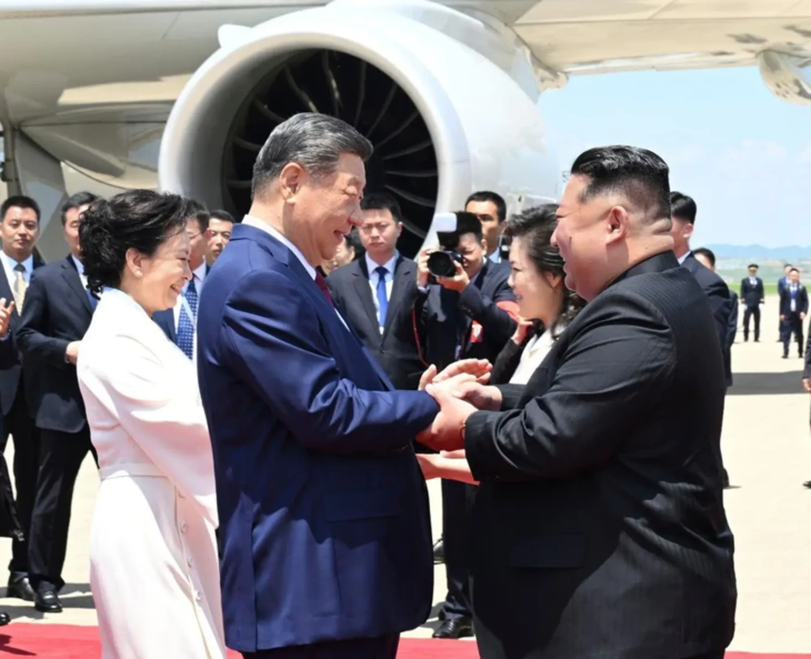 Ông Kim Jong Un gọi ông Tập Cận Bình là “vị khách quý được Triều Tiên trọng thị nhất” – Hình 1