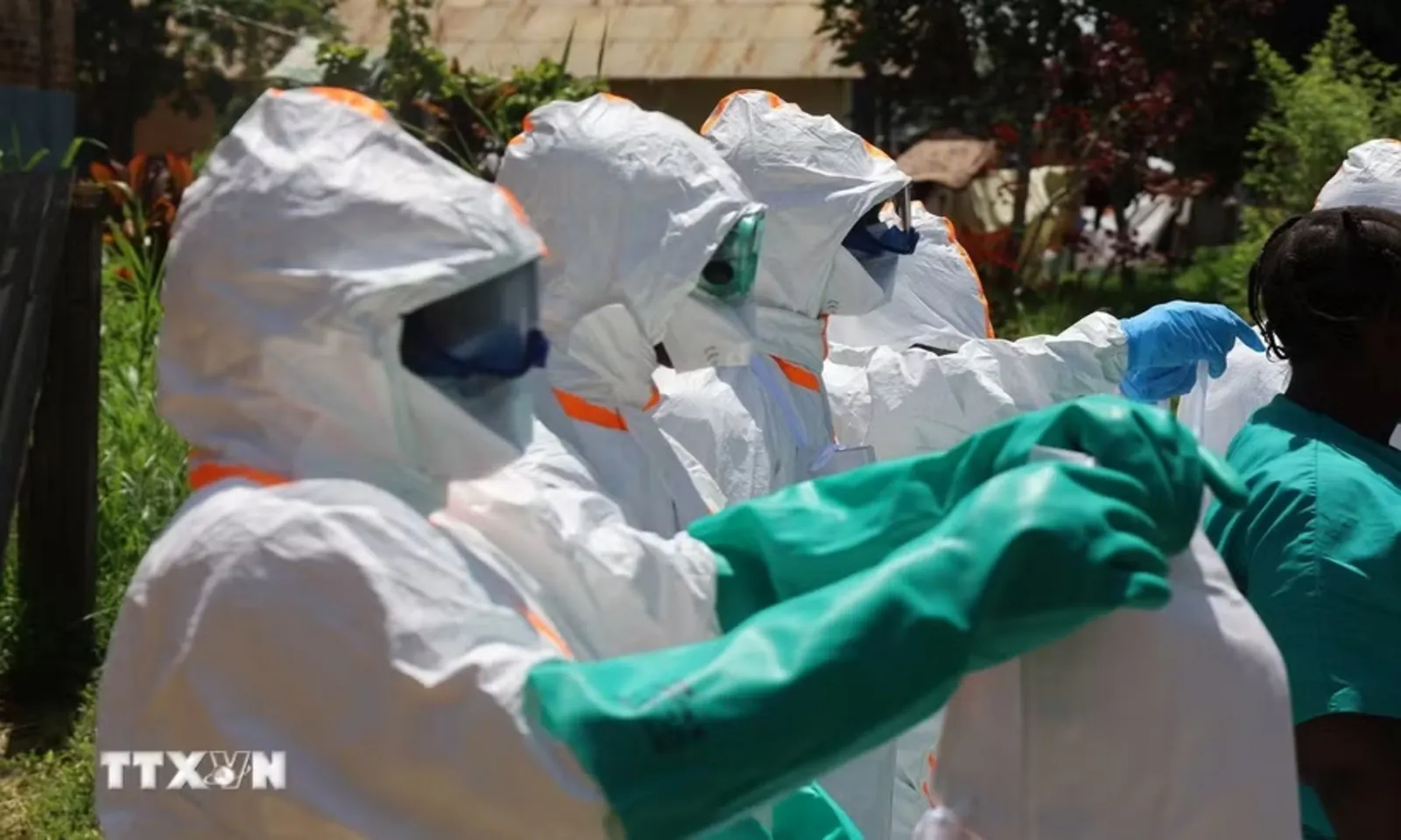 WHO báo động dịch Ebola lan từ Congo sang Uganda, nâng nguy cơ lên mức rất cao