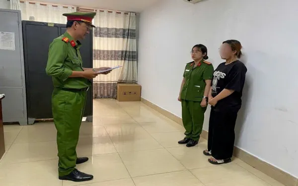 Cơ quan điều tra thi hành lệnh bắt bị can N.T.M.N
