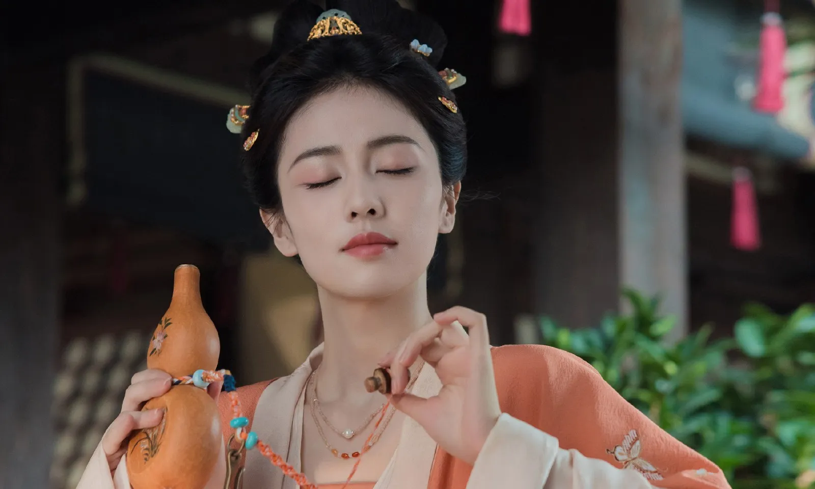 Nữ chính Mạc Ly gây lú, thân phận thật sự chứa nhiều ẩn số