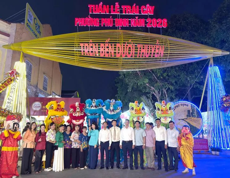 Khai mạc Tuần lễ Trái cây “Trên bến dưới thuyền” phường Phú Định năm 2026