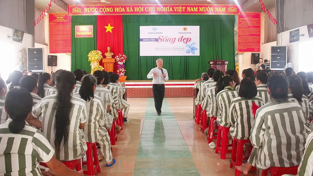 dai dien Hoc vien can bo TP noi ve chuyen de Song dep voi cac pham nhan