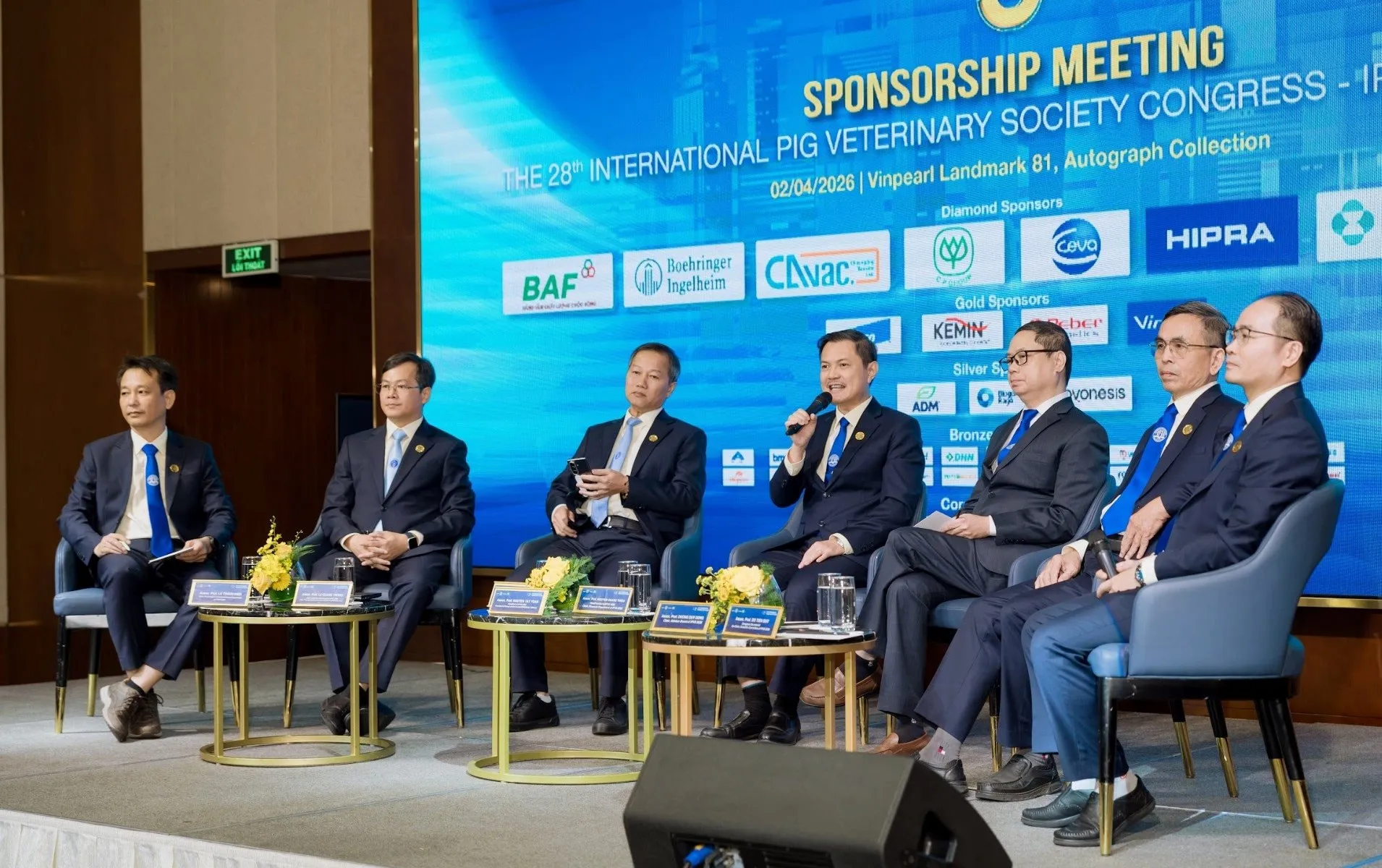 pgs.ts-nguyen-tat-toan-truong-ban-to-chuc-hoi-nghi-ipvs-2026-hieu-truong-truong-dai-hoc-nong-lam-tp.hcm-cam-mic-thong-tin-ve-hoi-nghi