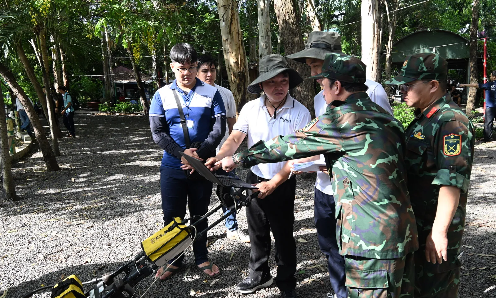 Tiến hành khảo sát, thăm dò tìm kiếm hài cốt liệt sĩ tại khu vực Công viên Lê Thị Riêng