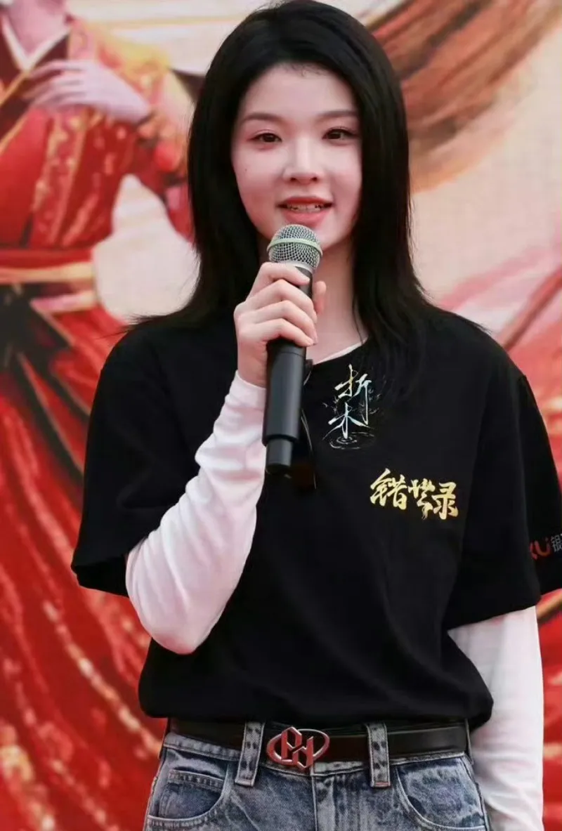 voh-truong-mieu-di-khac-la-trong-buoi-khai-may-phim-moi-3