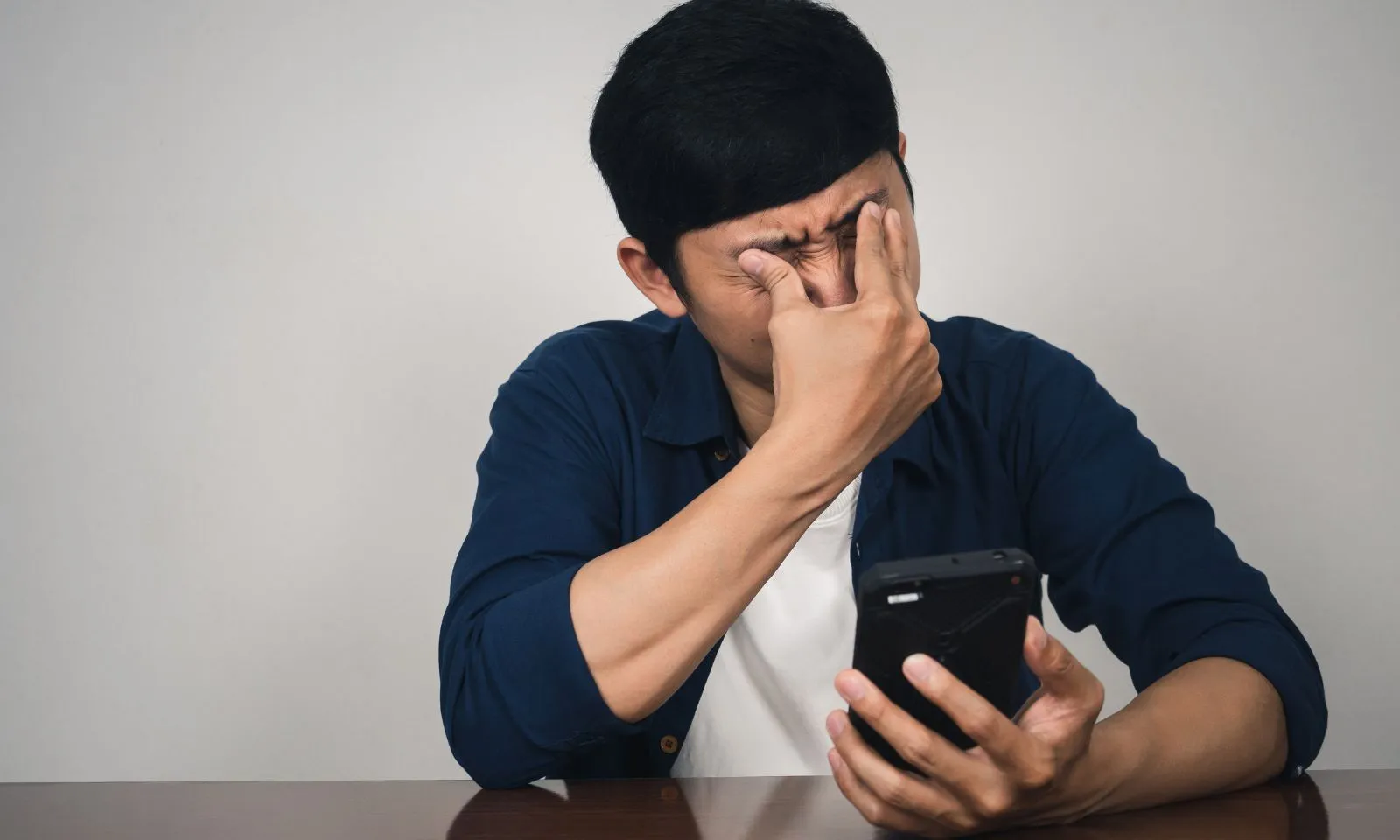 Vừa mãn hạn tù, tôi phát hiện vợ cắm sừng