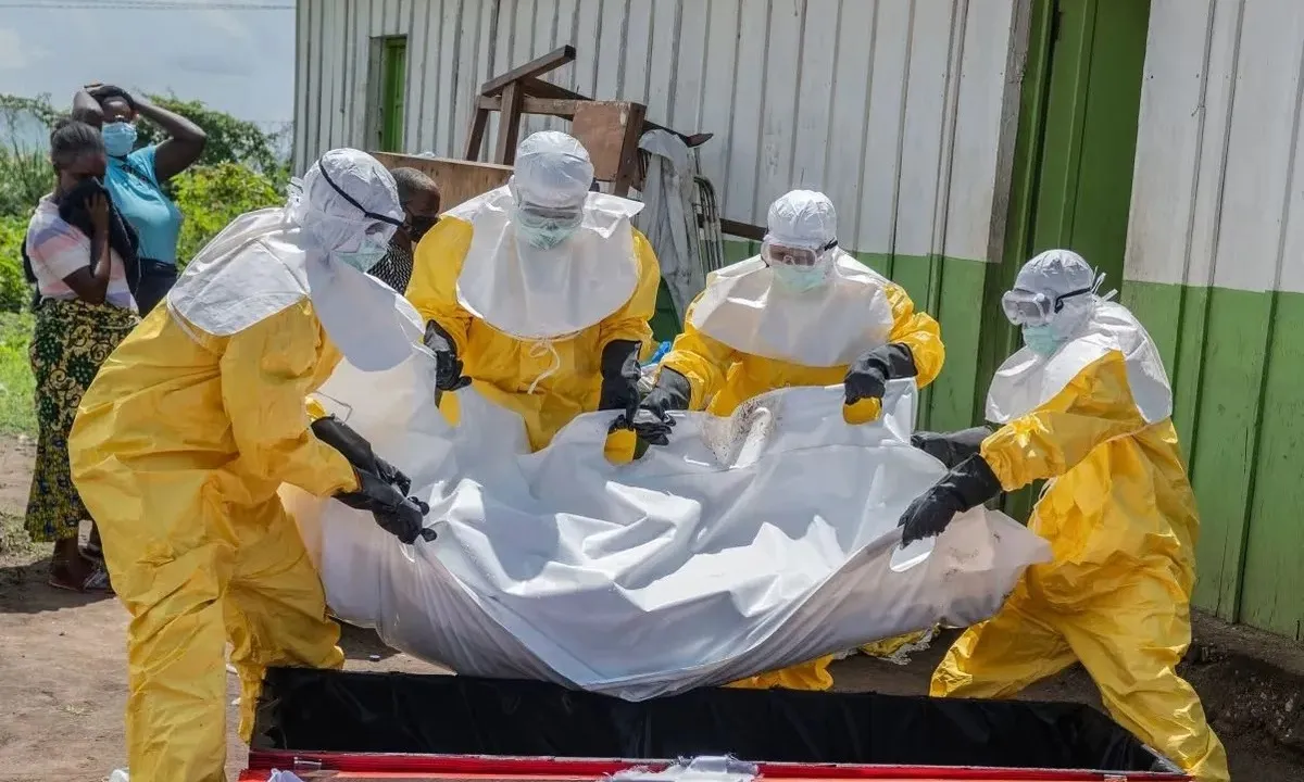 Trung Quốc tăng cường kiểm soát virus Ebola