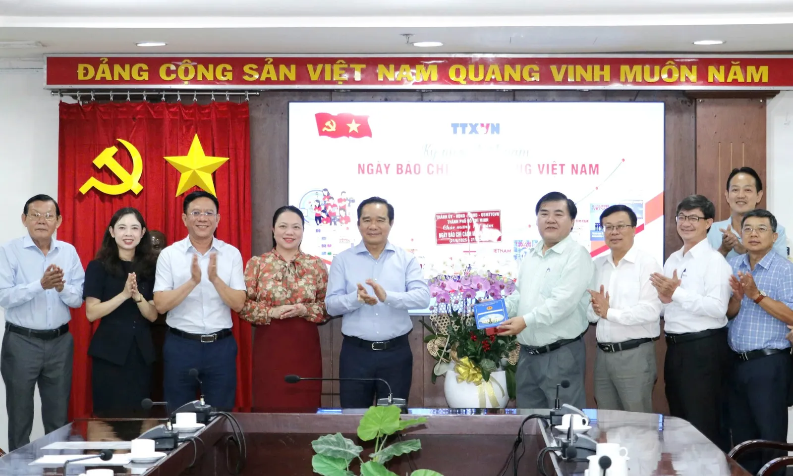 Lãnh đạo TPHCM thăm, chúc mừng các cơ quan báo chí nhân Ngày Báo chí cách mạng Việt Nam