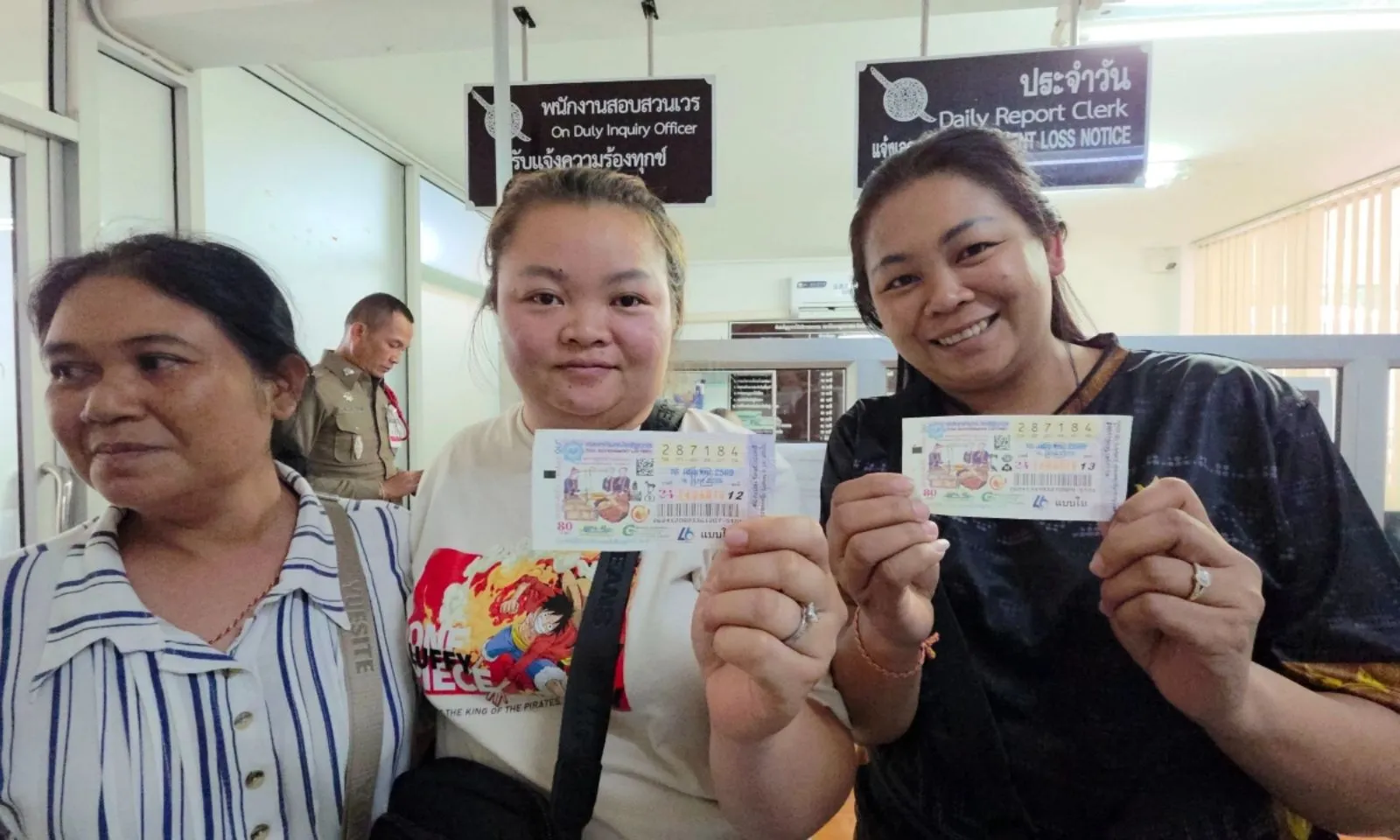 Mua vé theo biển số xe, hai chị em ruột trúng độc đắc