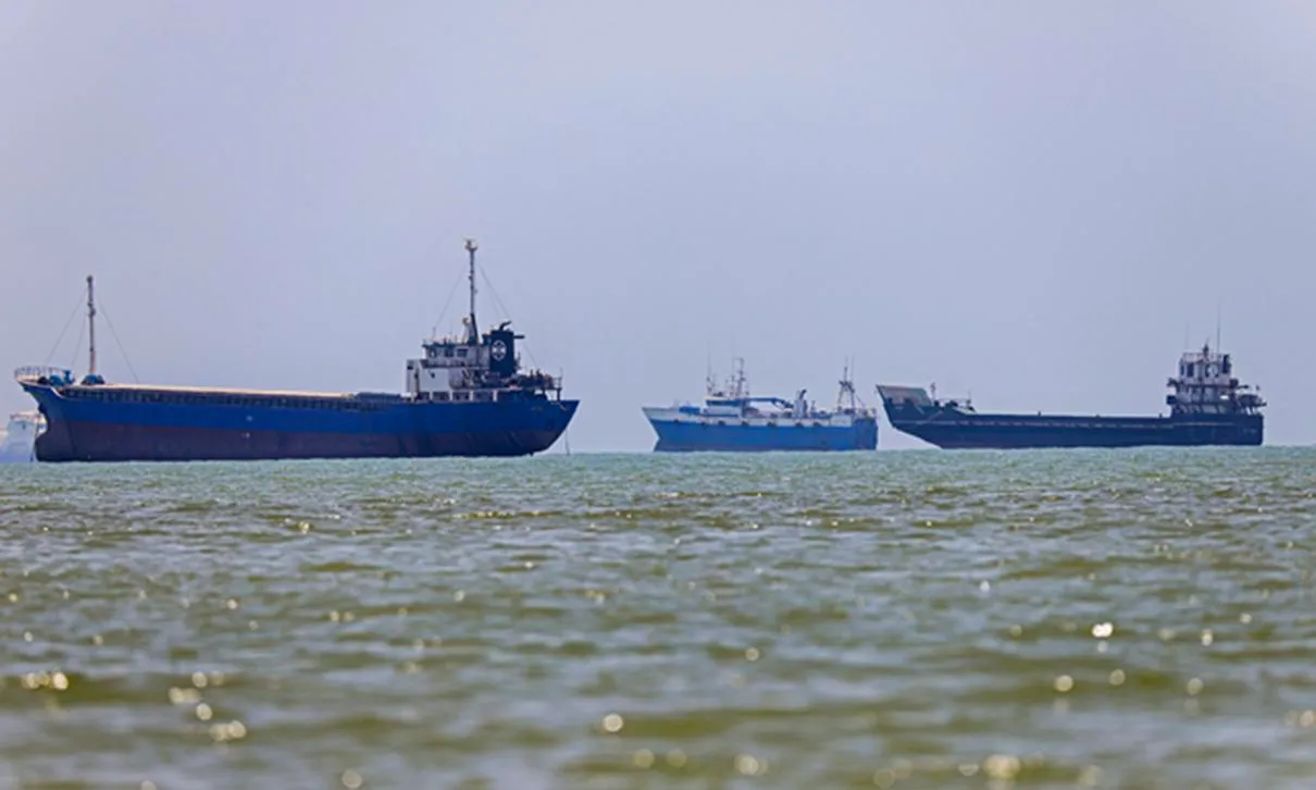 Mỹ mở cảng, Iran mở Hormuz