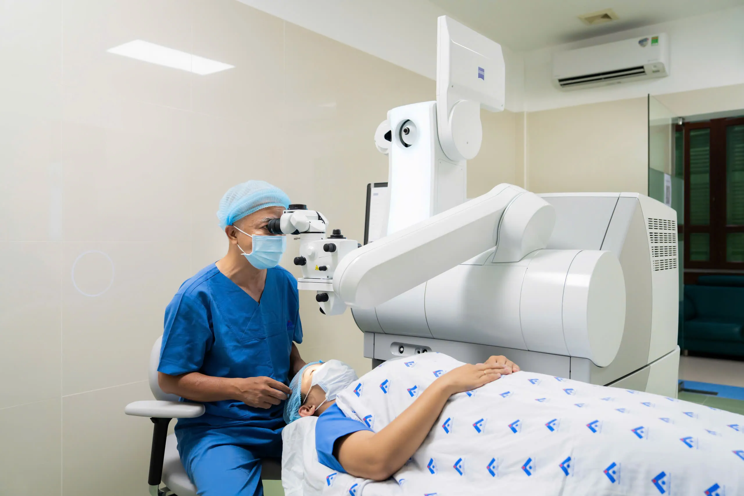 Hệ thống PTKX Femtosecond Laser Zeiss Visumax 800